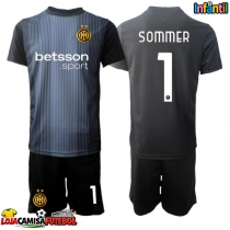 Camisa de Futebol Inter Milan Yann Sommer #1 Goleiro Equipamento Principal Infantil 2025-26 Manga Curta (+ Calças curtas)